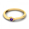 Delikatny pierścionek złoty z fioletową cyrkonią