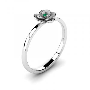 14k white gold flower ring with emerald